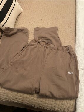 ALO Yoga Wide Leg Pants in Taupe